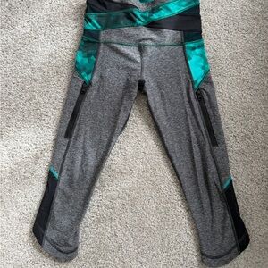 lululemon running crop with mesh detail gray & green